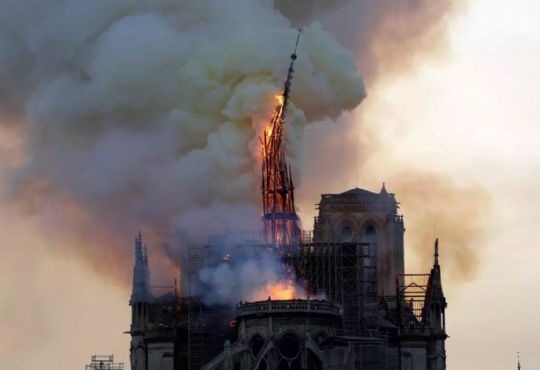 A dor de ver Notre-Dame consumida pelo fogo